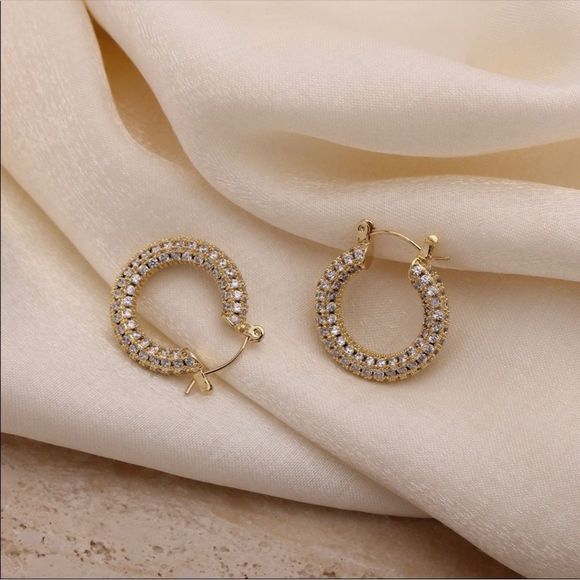 18K GOLD PLATED MICRO PAVÉ CZ ENCRUSTED HOOP LOOP EARRINGS SPARKLY SPARKLE NWT - Picture 16 of 16